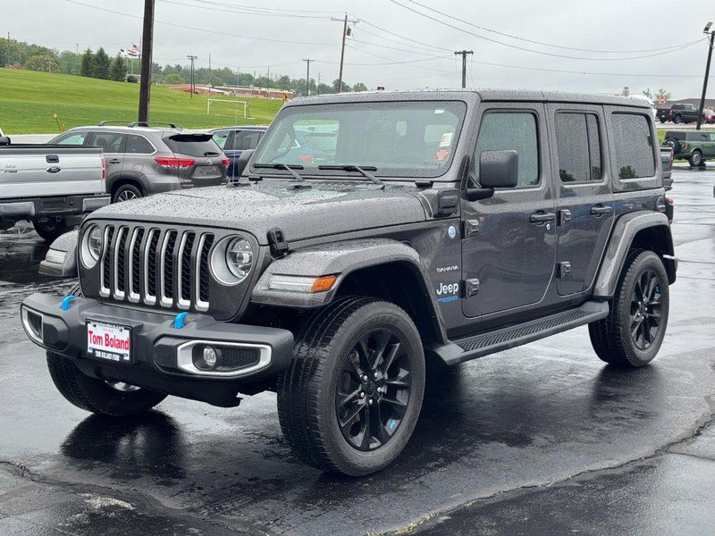 Used 2022 Jeep Wrangler Unlimited Sahara w/ Cold Weather Group image 8