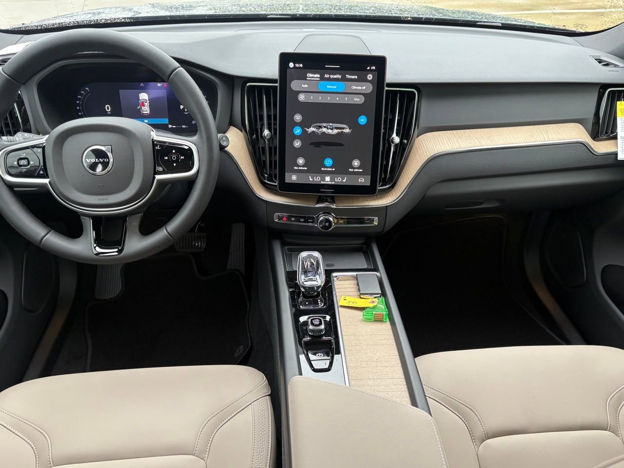 New 2026 Volvo XC60 B5 Plus AWD/4WD image 9
