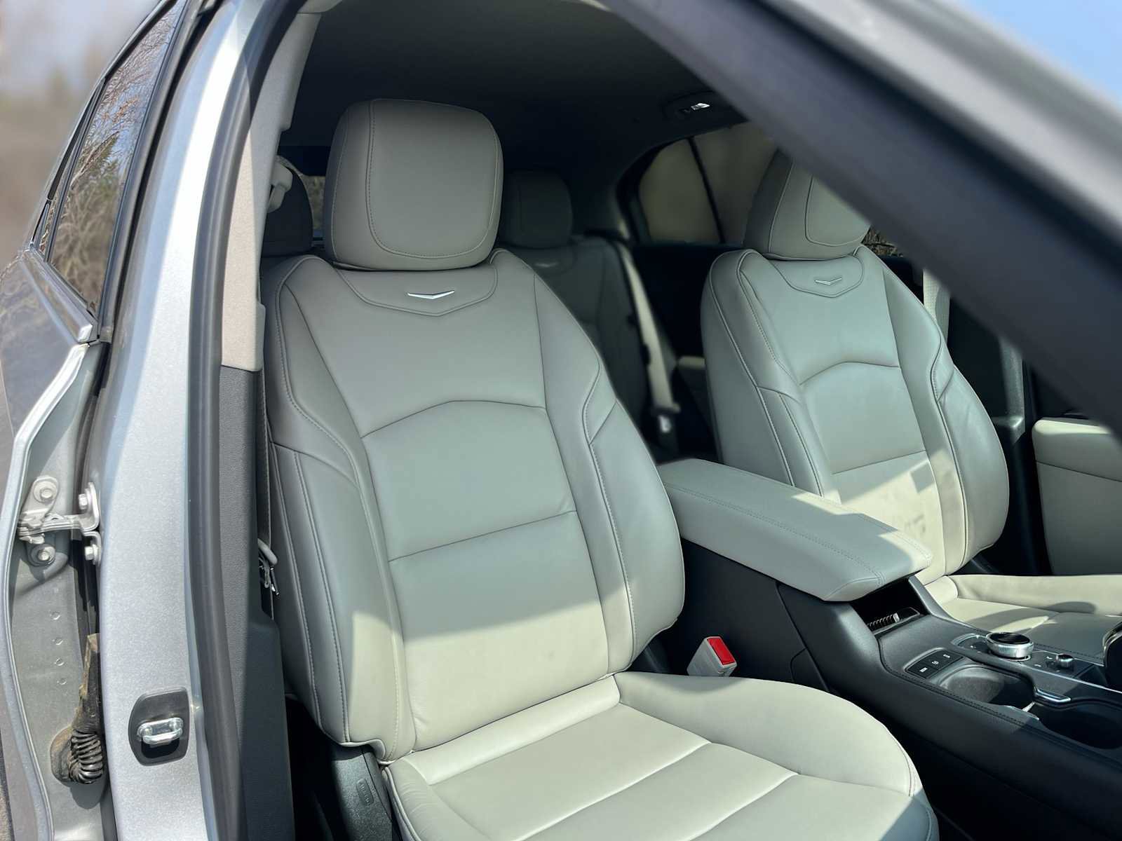 Used 2020 Cadillac XT4 Premium Luxury w/ Cold Weather Package image 34