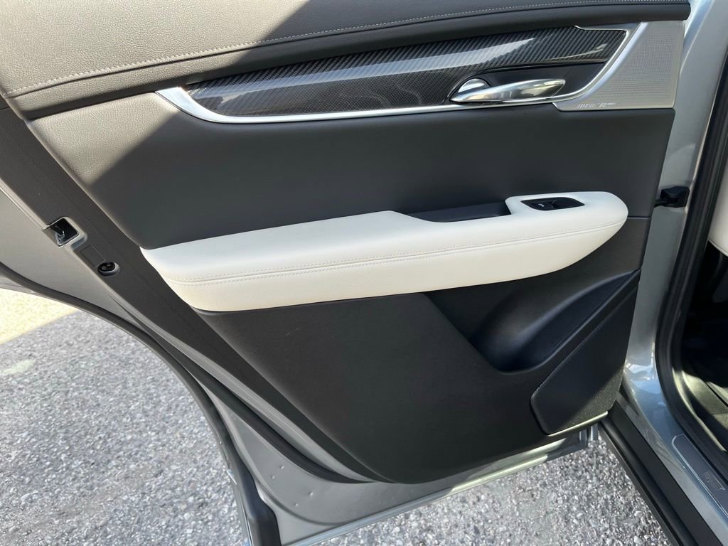 Used 2024 Cadillac XT6 Sport w/ Technology Package image 24