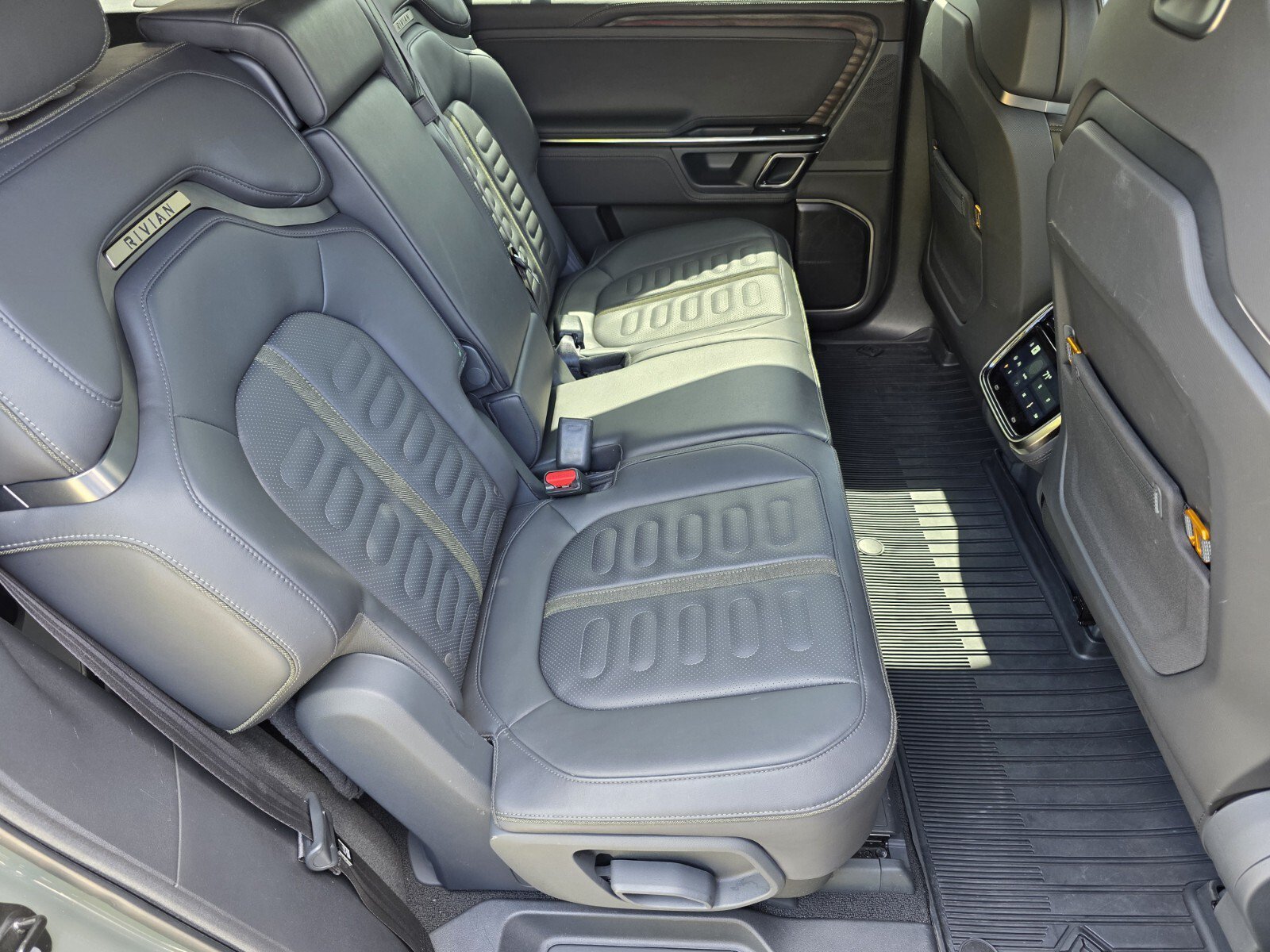 Used 2022 Rivian R1S Launch Edition AWD/4WD image 5