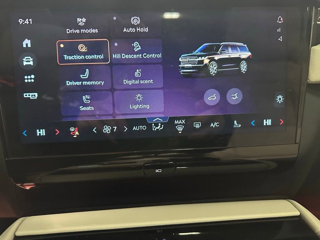 Used 2025 Lincoln Navigator Reserve image 27