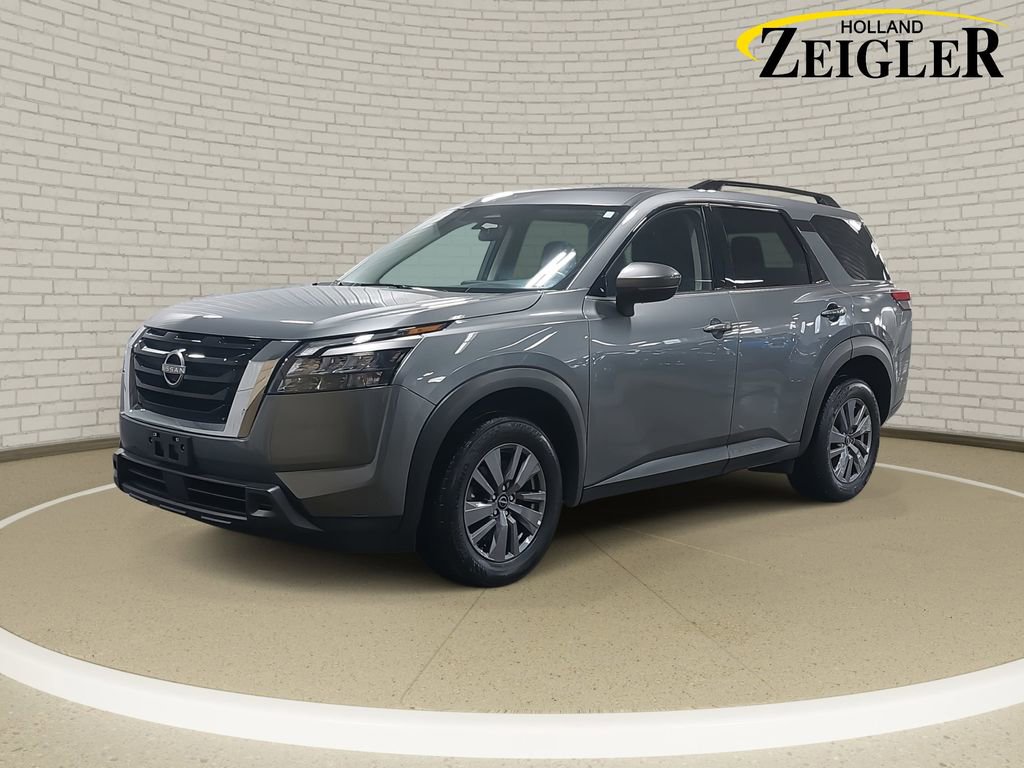 Used 2025 Nissan Pathfinder SV image 1