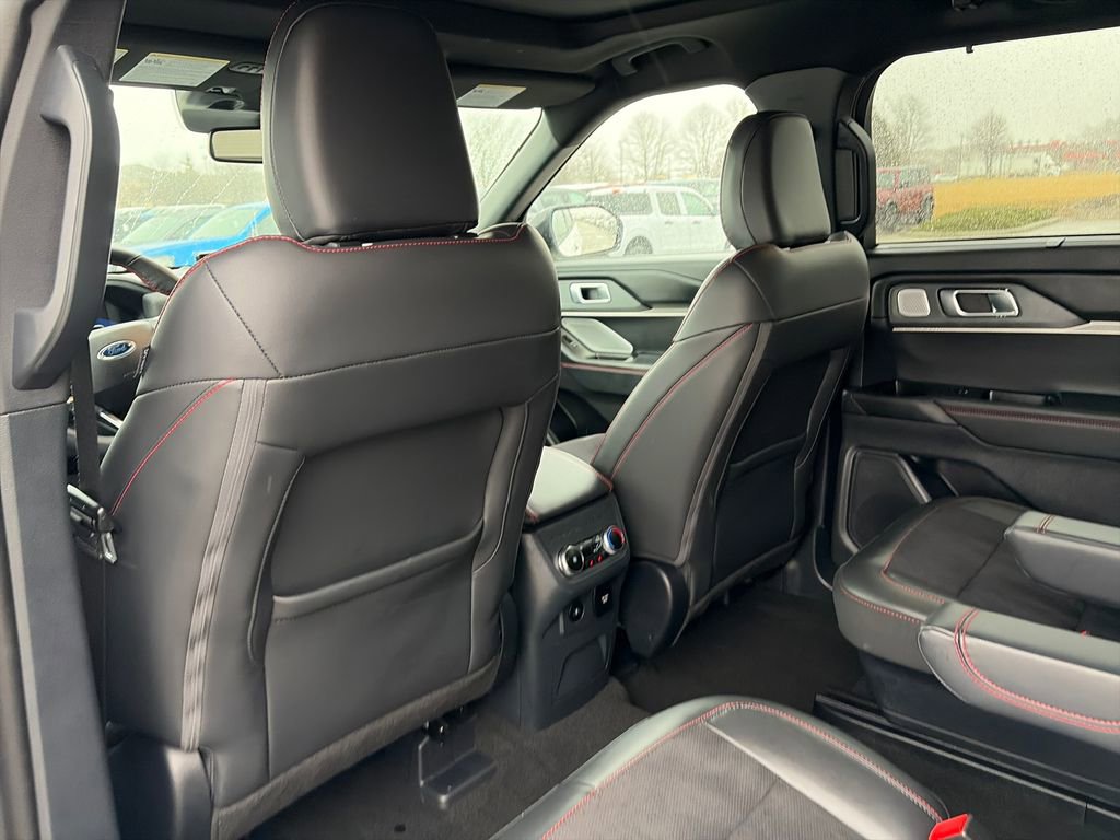 Used 2025 Ford Explorer ST image 33