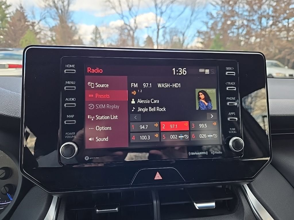 Used 2021 Toyota Venza LE image 28