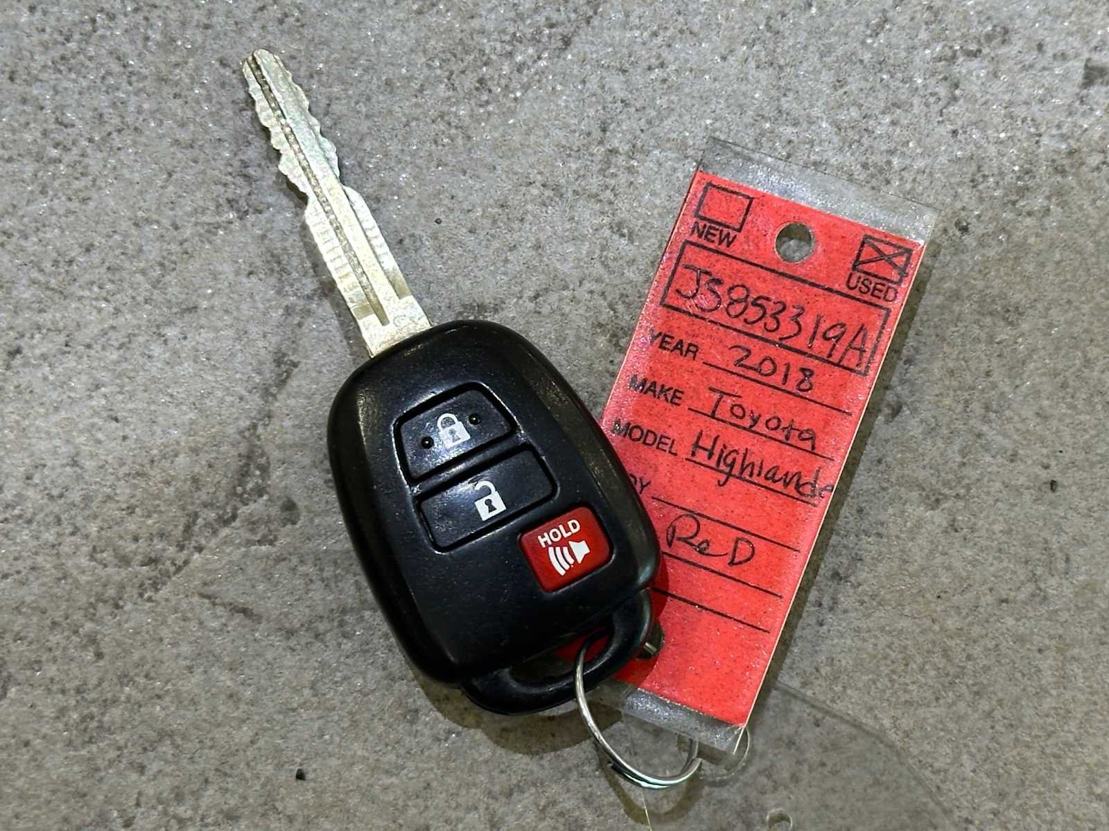 Used 2018 Toyota Highlander LE image 32