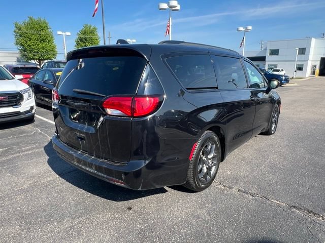 Used 2018 Chrysler Pacifica Touring-L Plus w/ S Appearance Package FWD image 3