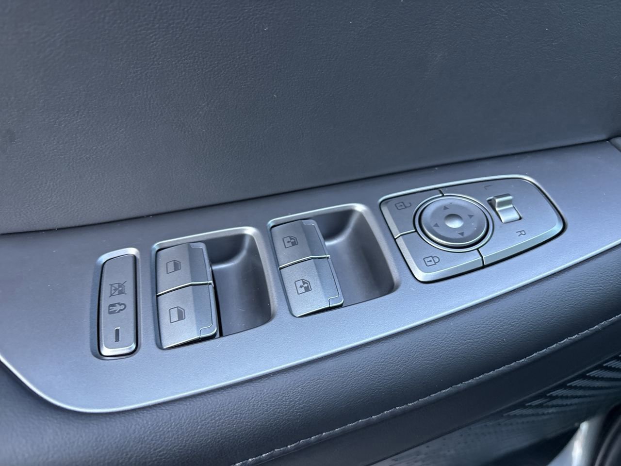 Used 2023 Hyundai Palisade Limited w/ Cargo Package image 12