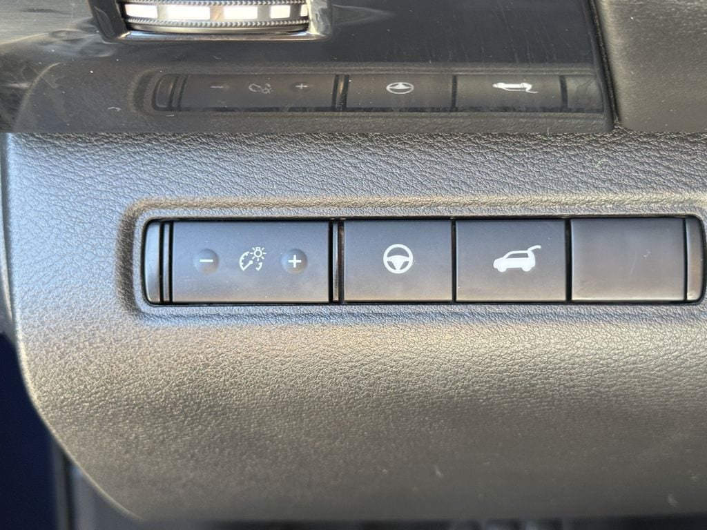 Used 2025 Nissan Pathfinder SV FWD image 20