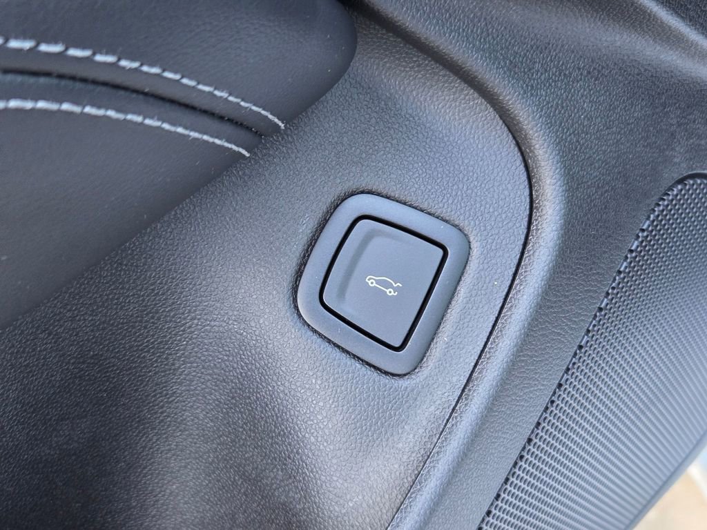 Certified 2024 Cadillac CT4 Premium Luxury w/ LPO, ONYX Package image 31