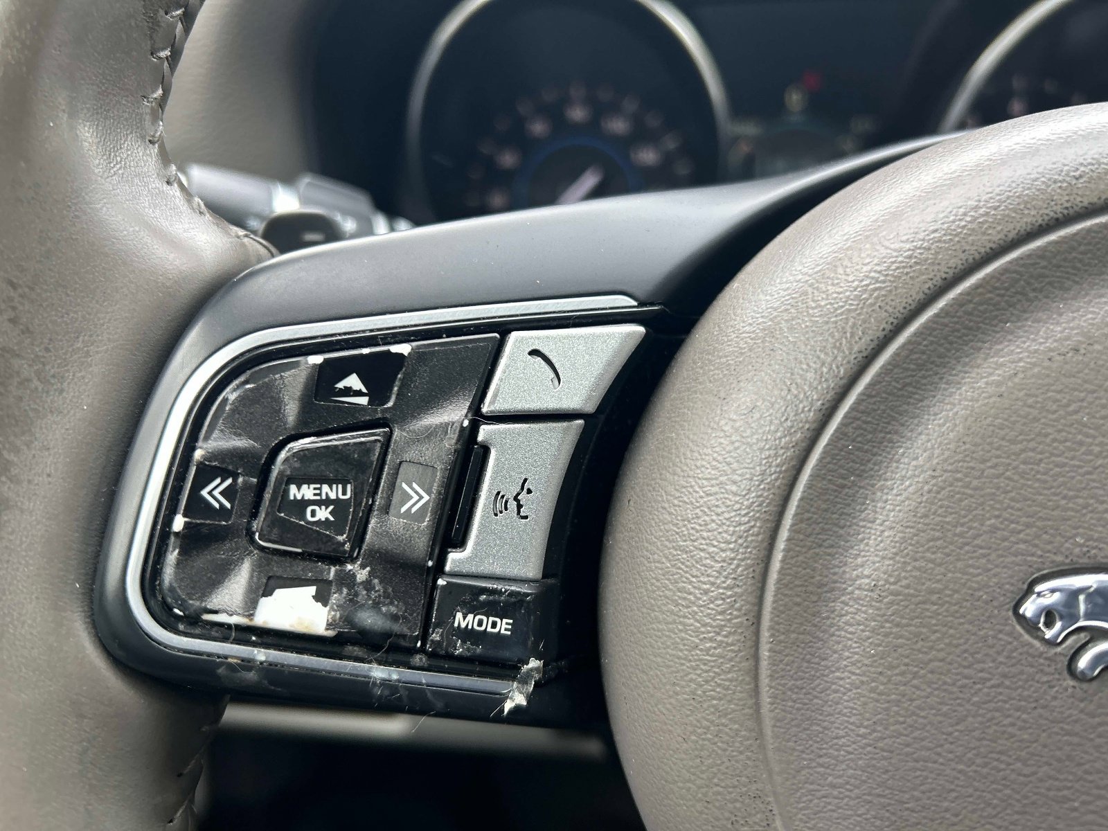 Used 2016 Jaguar XF Prestige image 25