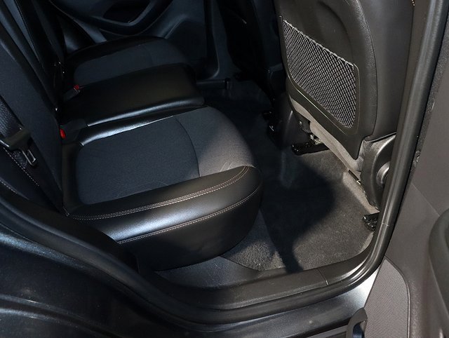 Used 2020 Chevrolet Trax LT w/ LT Convenience Package image 30