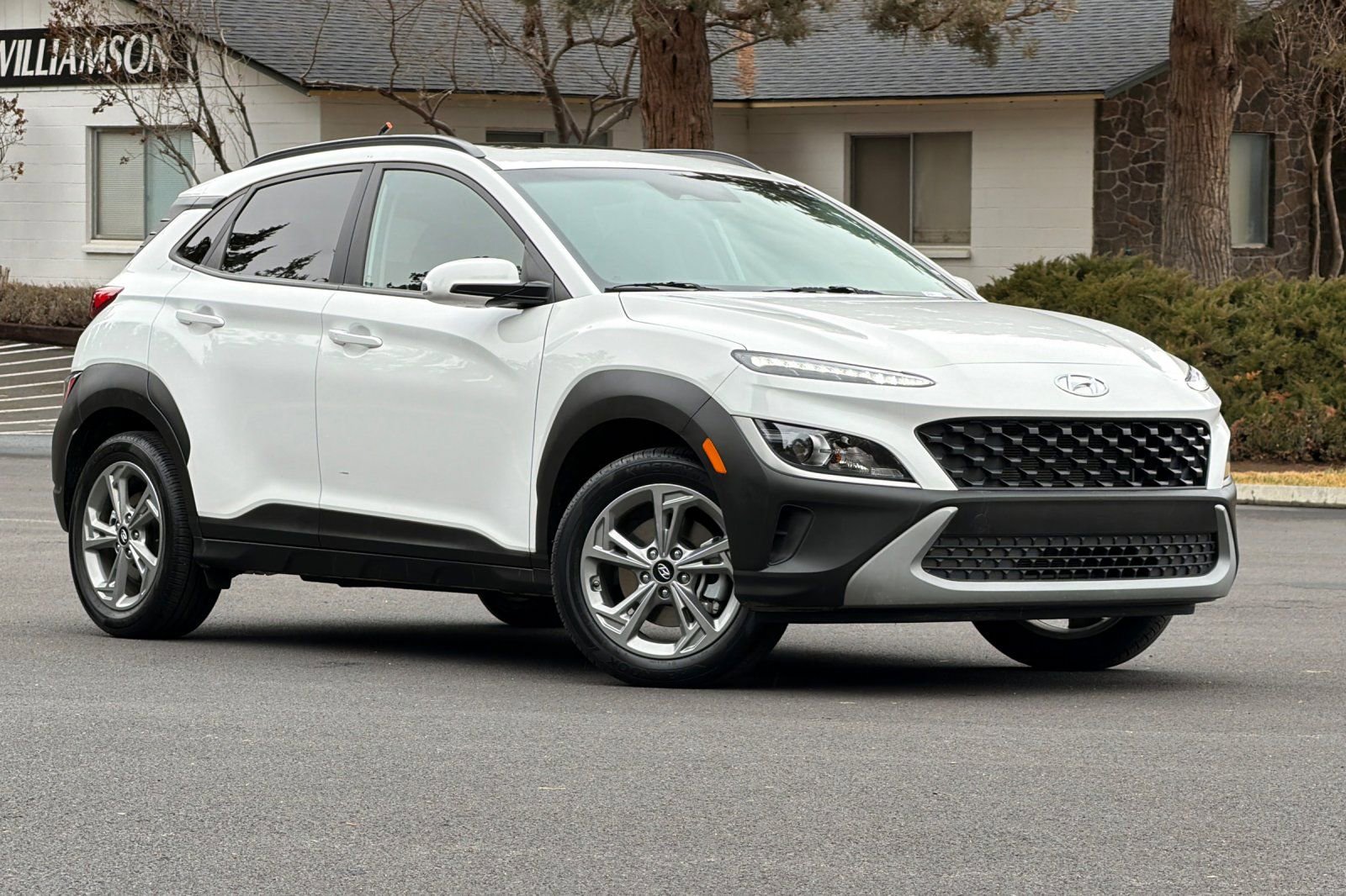 Used 2023 Hyundai Kona SEL w/ Convenience Package image 2