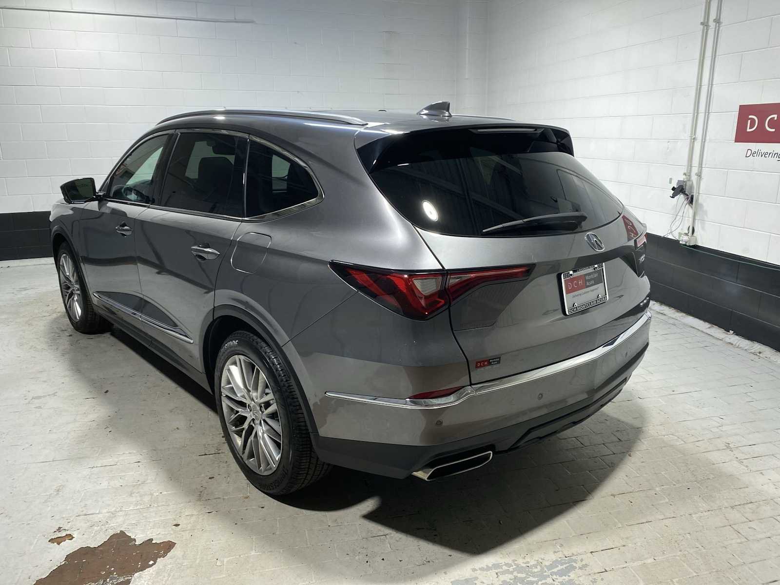 Used 2023 Acura MDX SH-AWD w/ Advance Package image 4