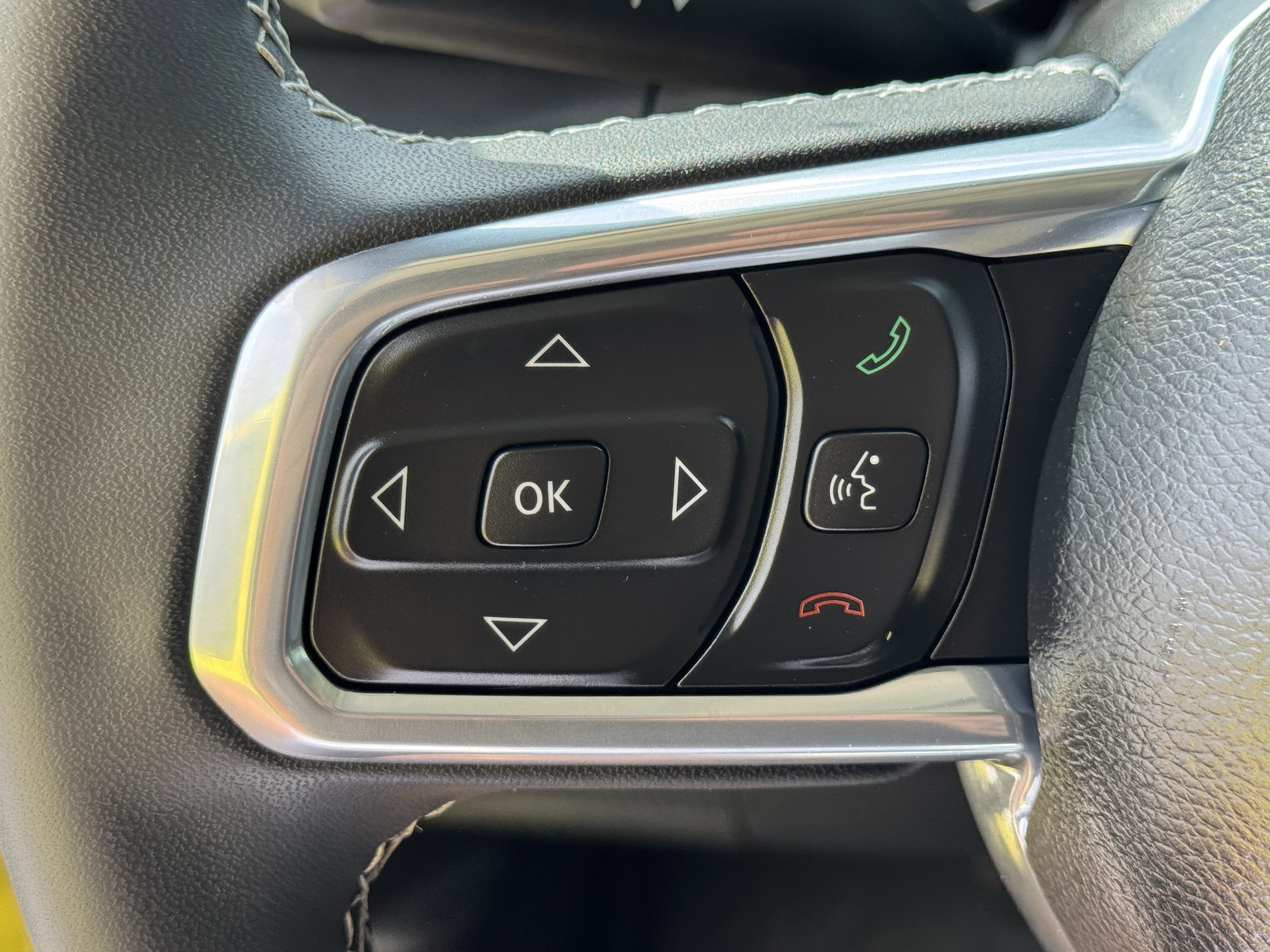 Used 2023 Jeep Wrangler Sahara AWD/4WD image 24