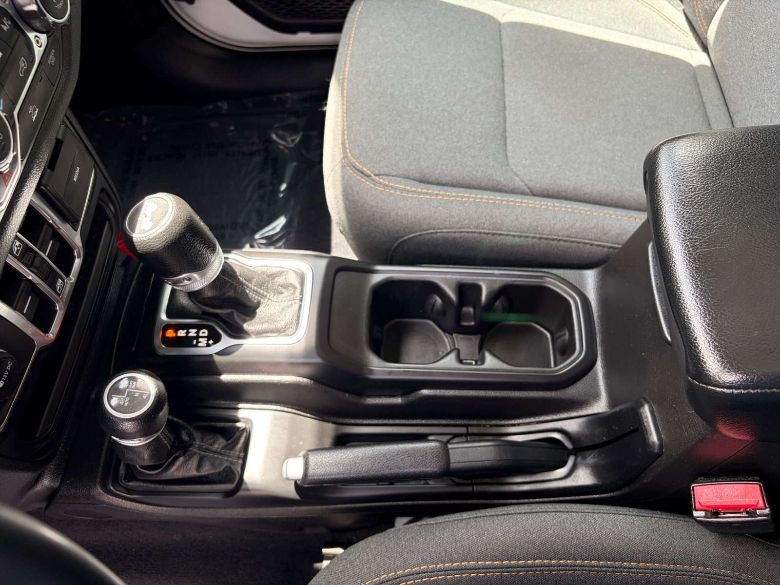 Used 2024 Jeep Wrangler Unlimited AWD/4WD image 19