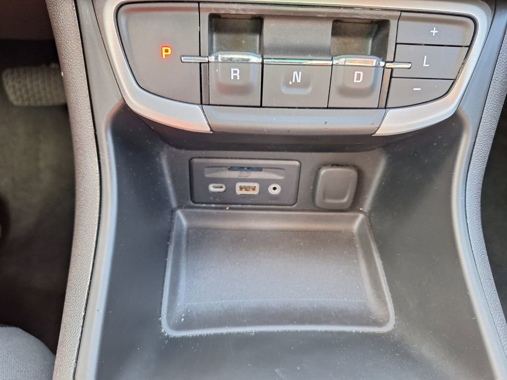 Used 2023 GMC Terrain SLT image 17