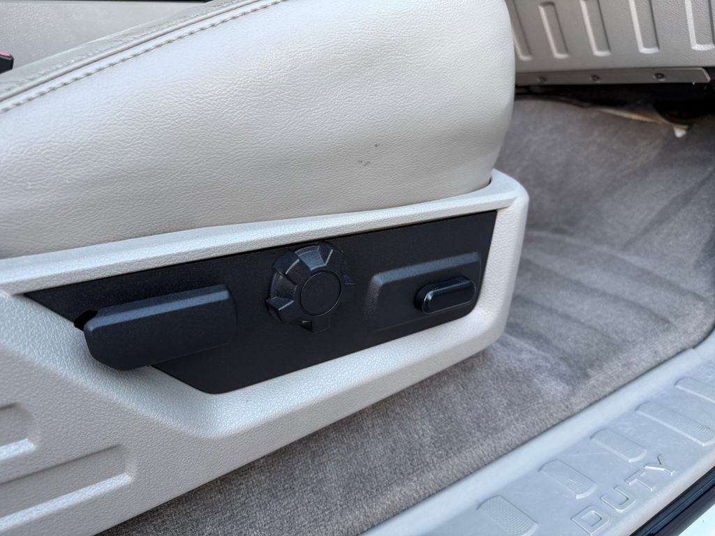 Used 2010 Ford F250 Lariat image 22