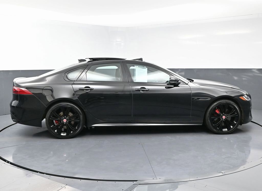 Used 2022 Jaguar XF R-Dynamic SE image 8
