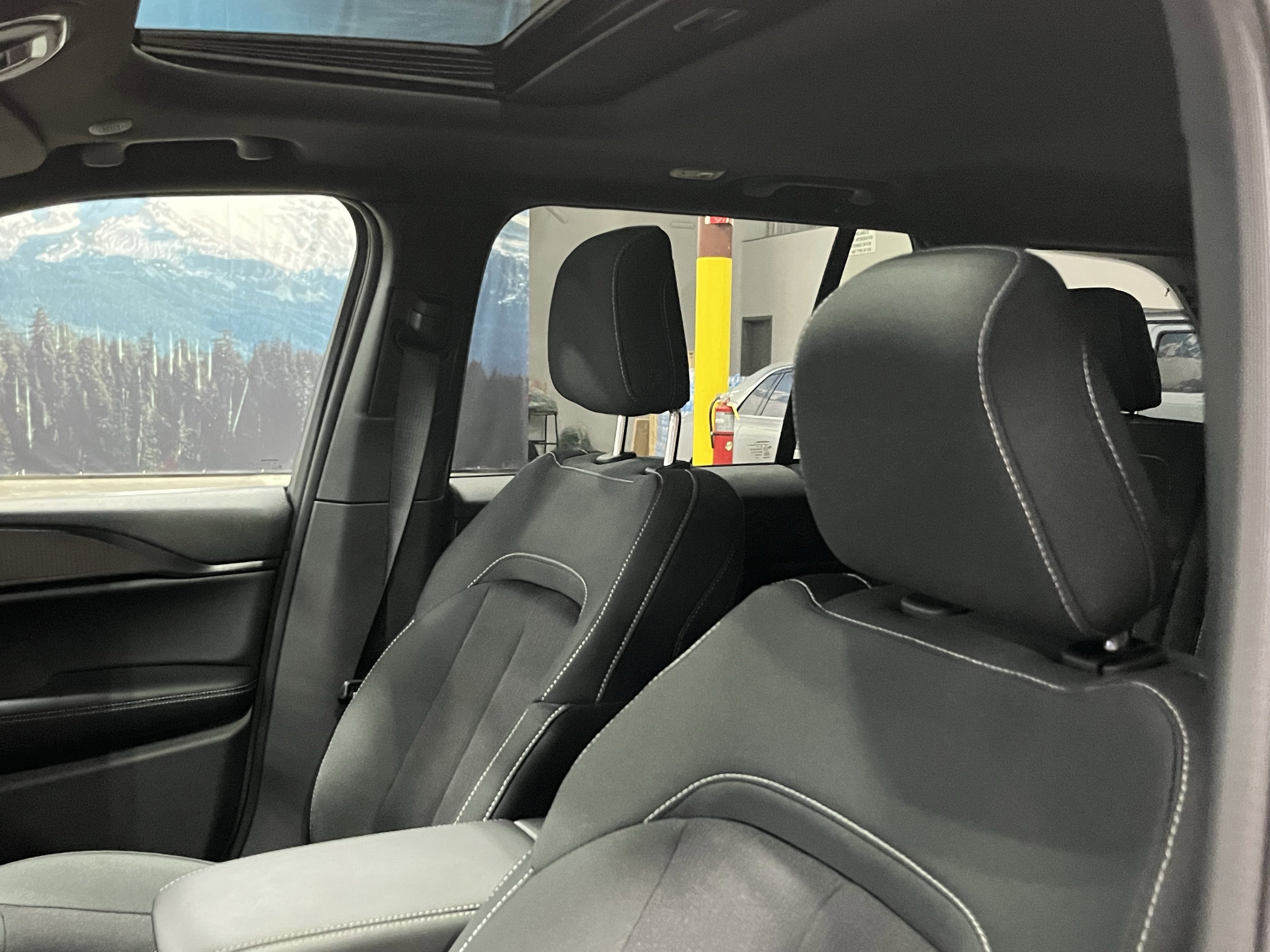 Certified 2025 Jeep Grand Cherokee Laredo X w/ Luxury Tech Group I image 23