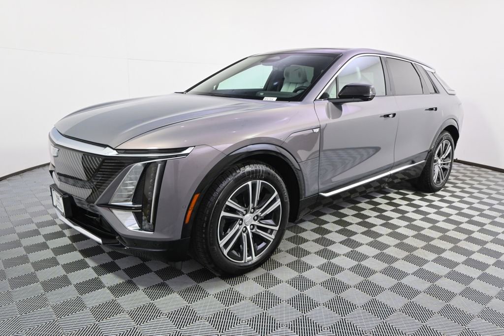 New 2025 Cadillac Lyriq Luxury AWD/4WD image 2