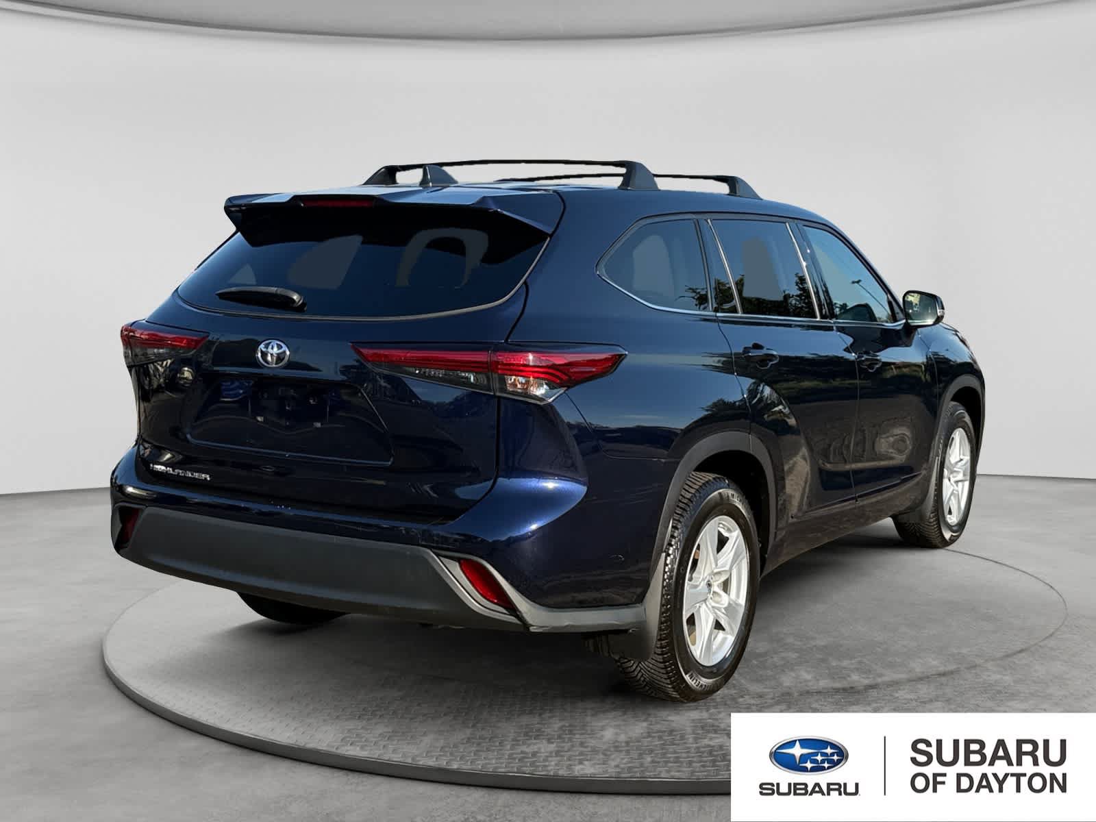 Used 2022 Toyota Highlander L FWD image 5
