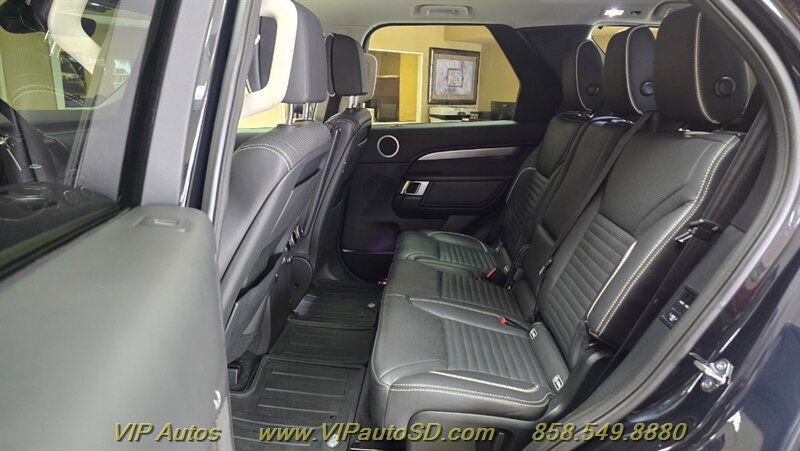 Used 2017 Land Rover Discovery First Edition AWD/4WD image 25