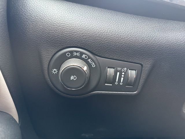 Certified 2022 Jeep Compass Limited w/ Elite Group image 11