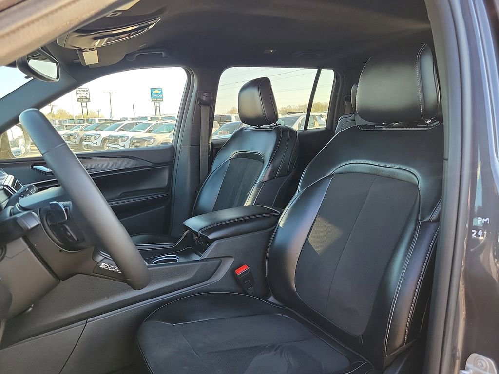 Used 2024 Jeep Grand Cherokee L Laredo AWD/4WD image 12