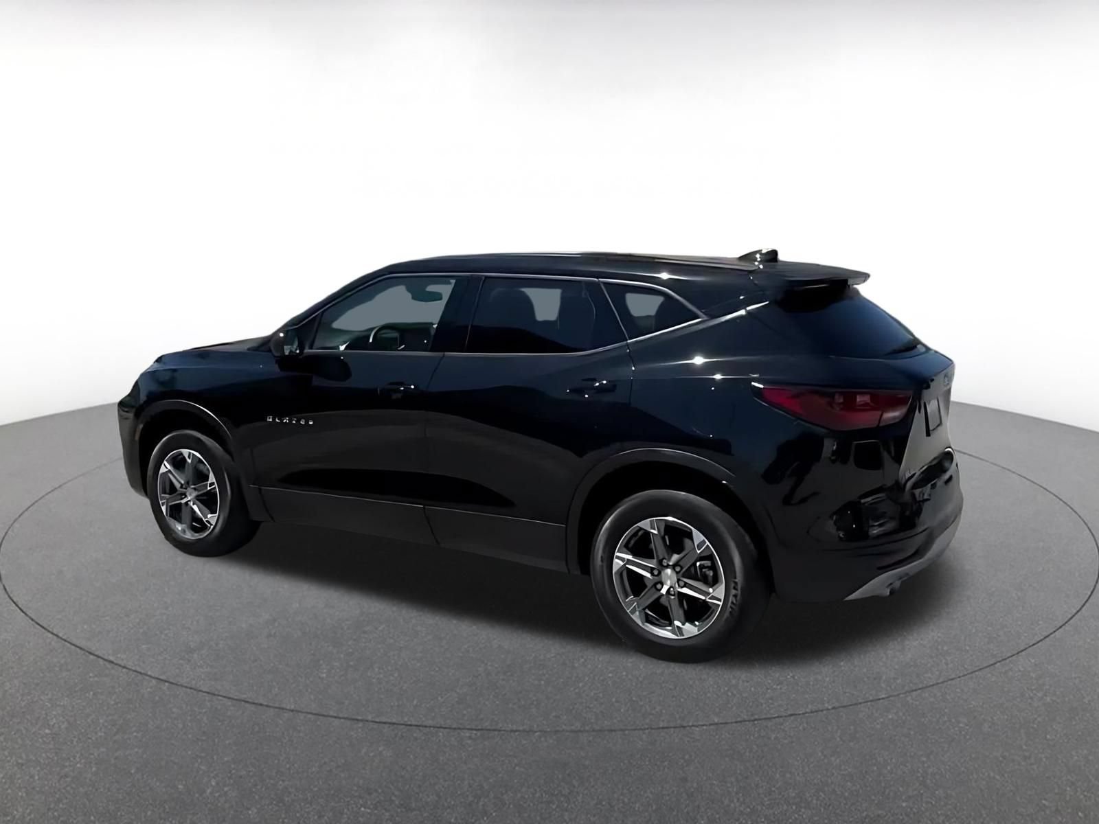 Used 2025 Chevrolet Blazer LT FWD image 9