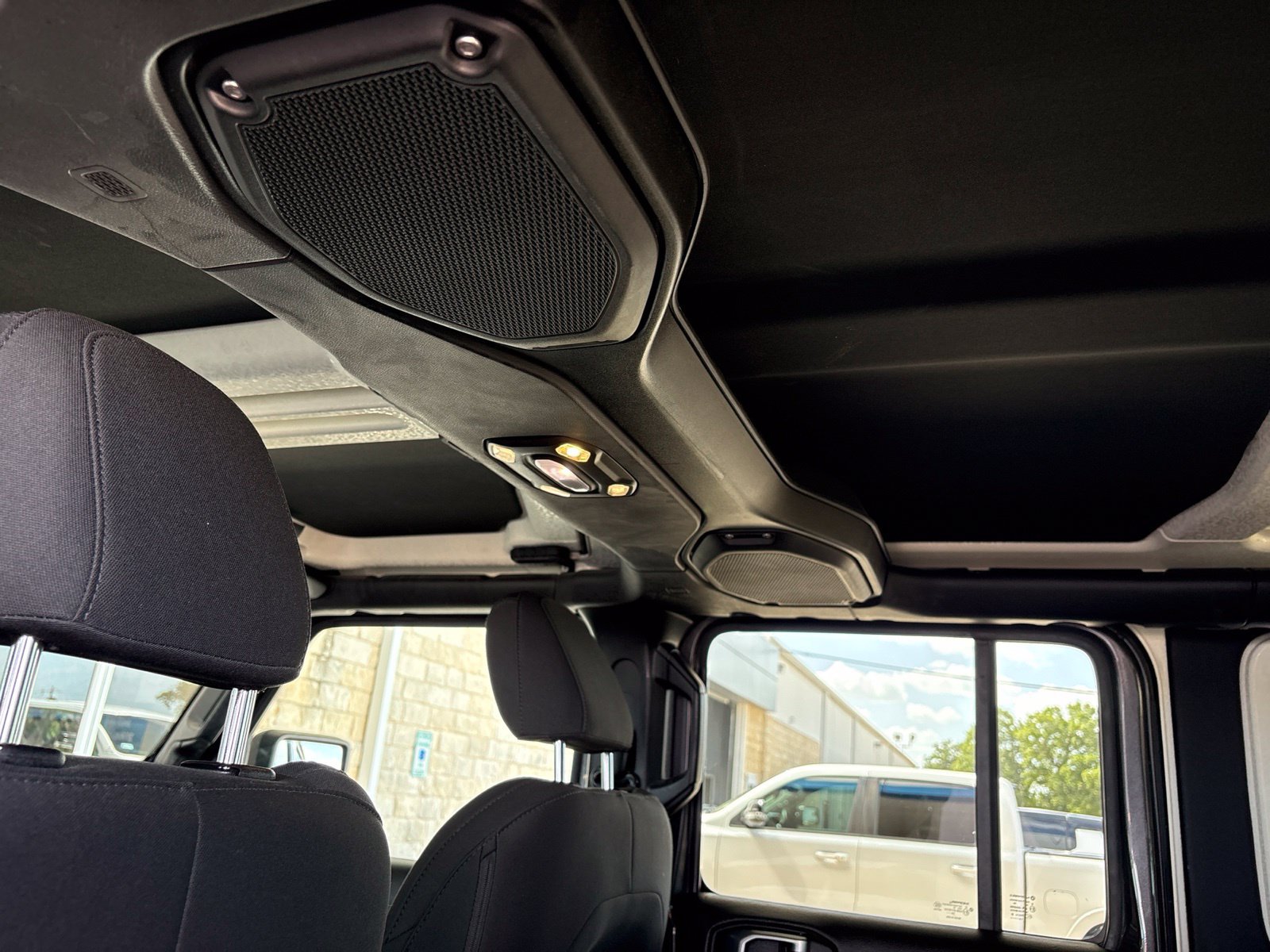 Used 2020 Jeep Wrangler Unlimited Sahara w/ Cold Weather Group AWD/4WD image 14
