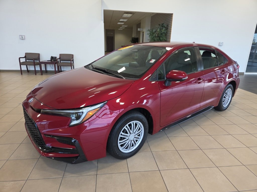 Used 2024 Toyota Corolla SE image 3