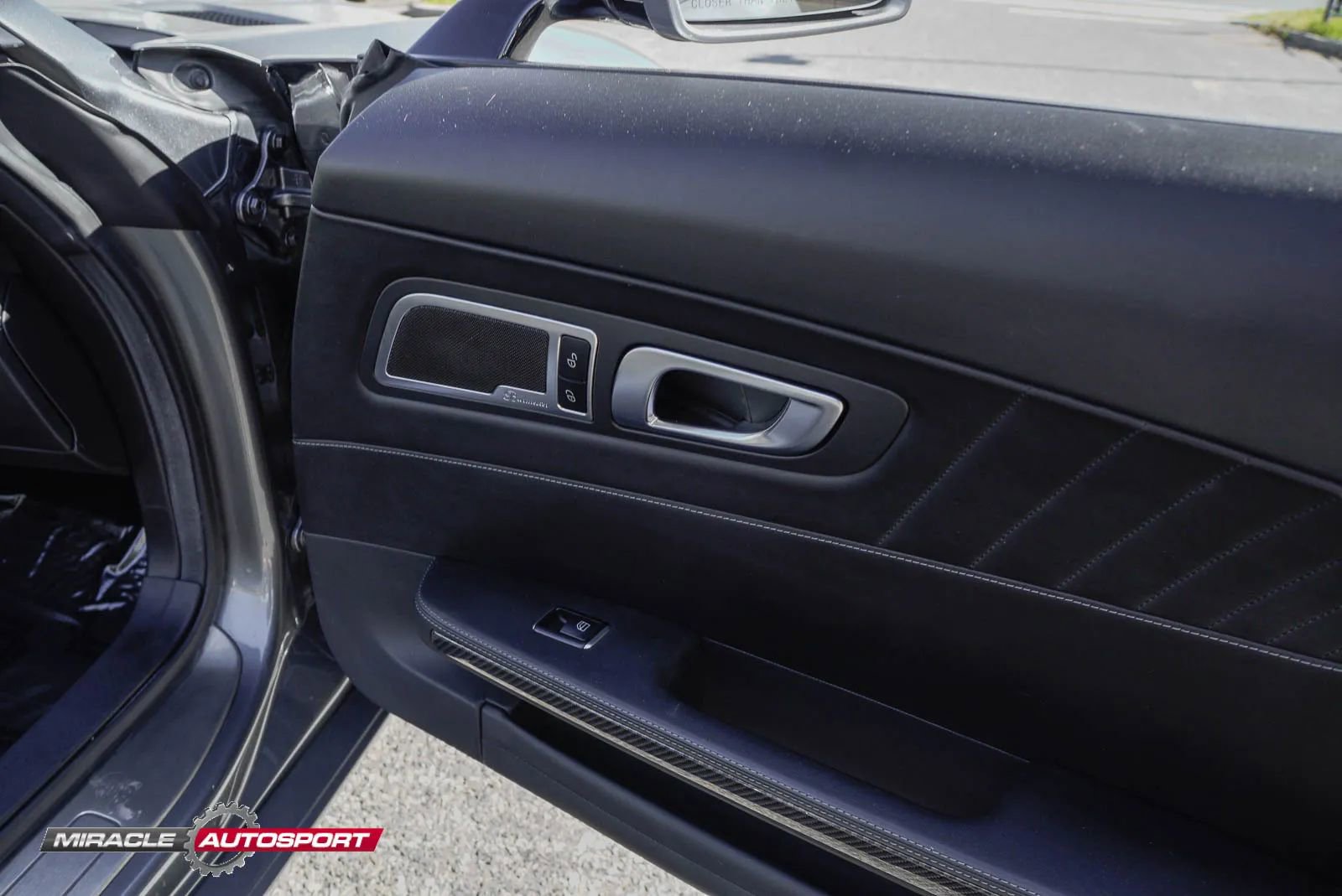 Used 2018 Mercedes-Benz AMG GT Roadster w/ Exclusive Interior Package image 24