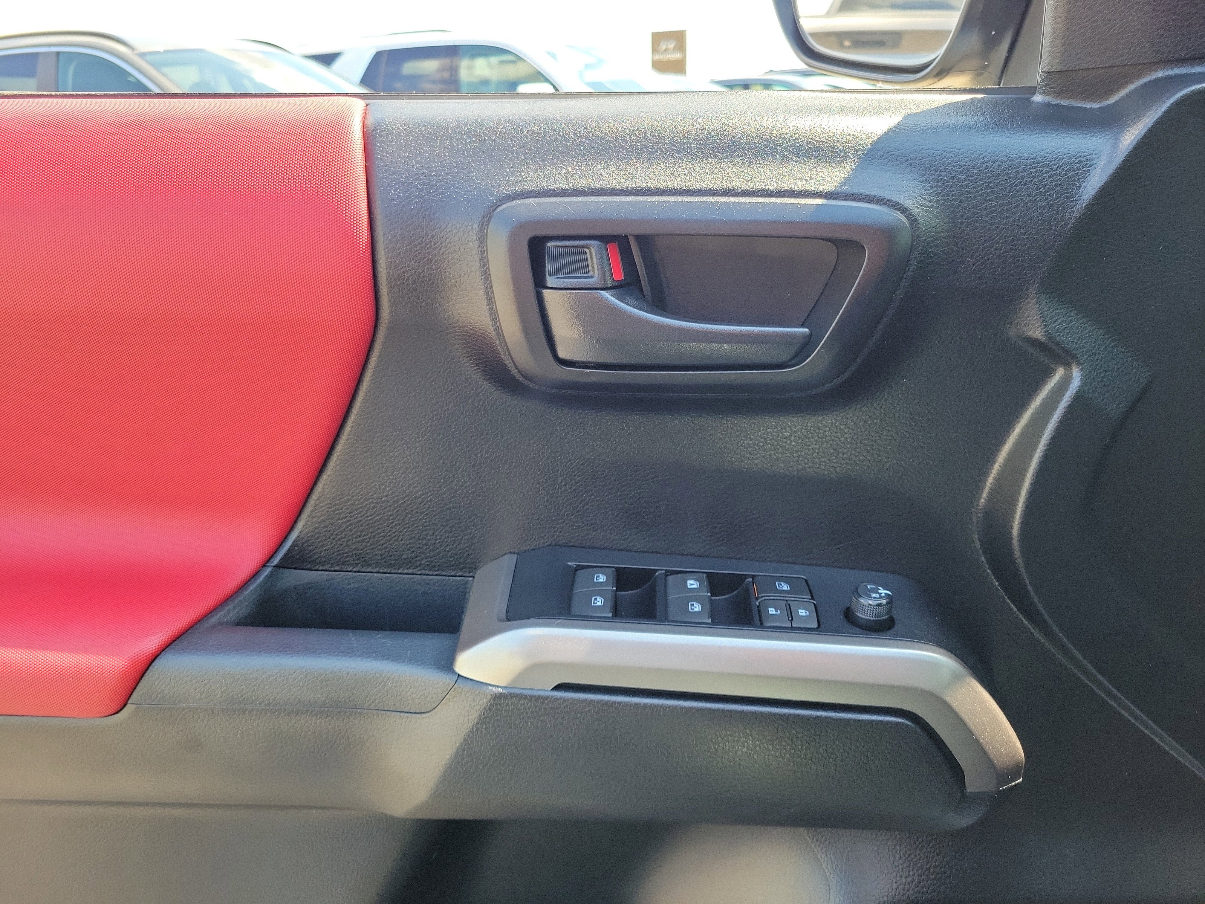 Used 2022 Toyota Tacoma SR5 AWD/4WD image 17