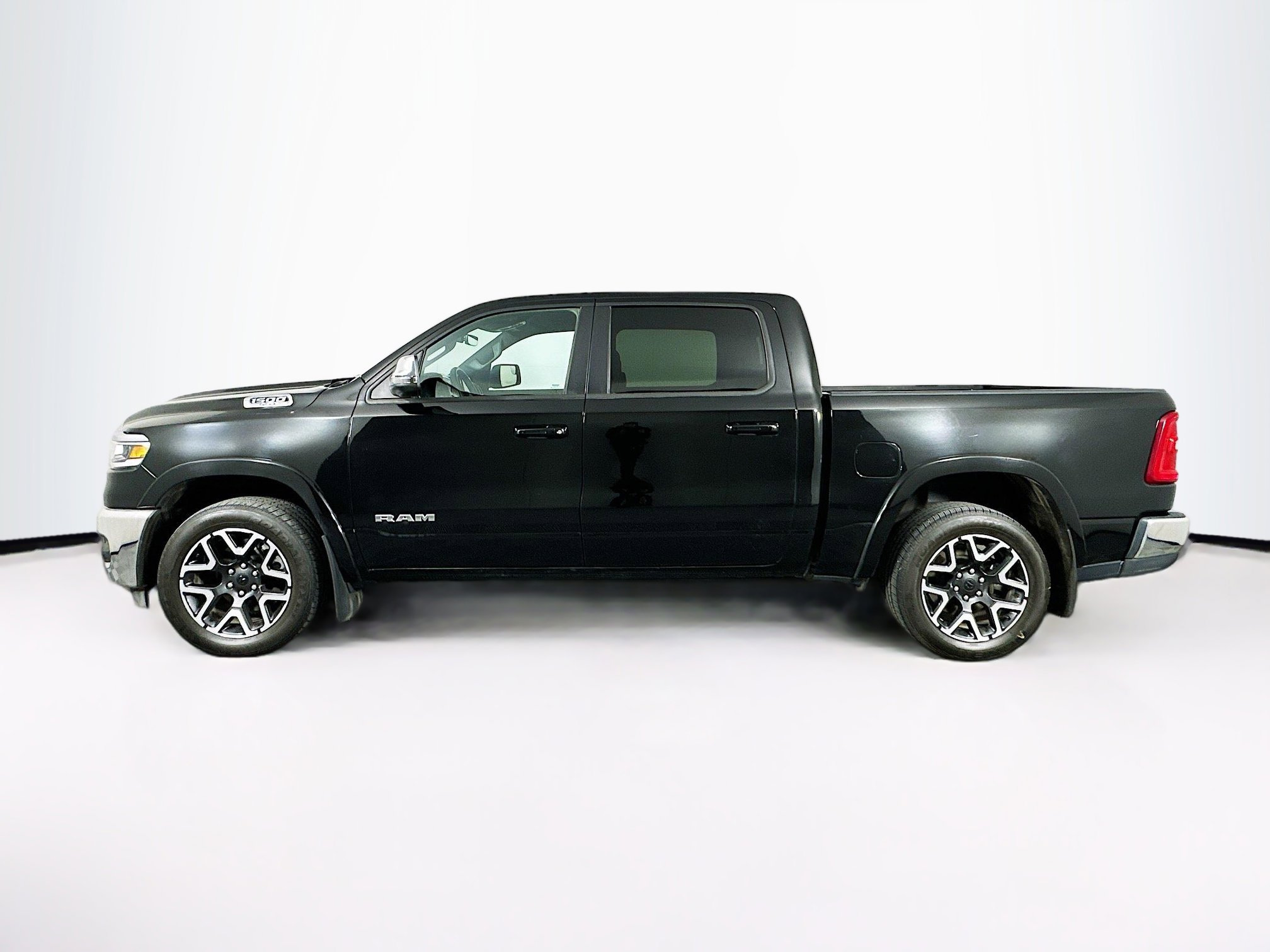 Used 2025 RAM 1500 Laramie image 4