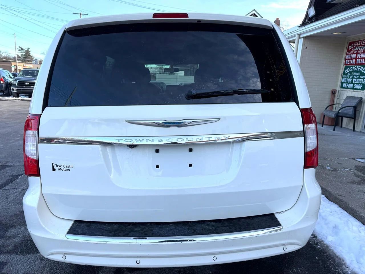 Used 2012 Chrysler Town & Country Touring-L w/ Entertainment Group #2 image 6