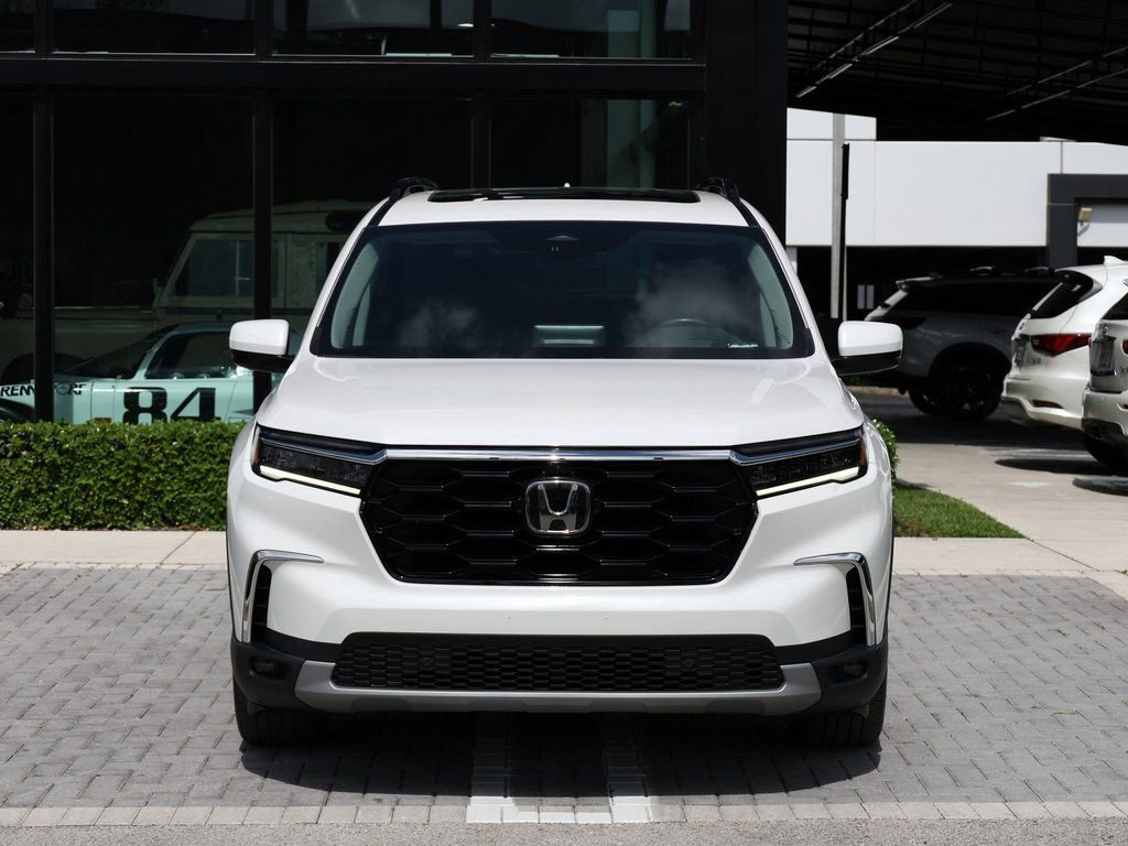 Used 2023 Honda Pilot Elite image 3