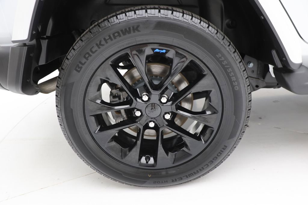 Used 2023 Jeep Wrangler Unlimited Sahara w/ Cold Weather Group AWD/4WD image 9