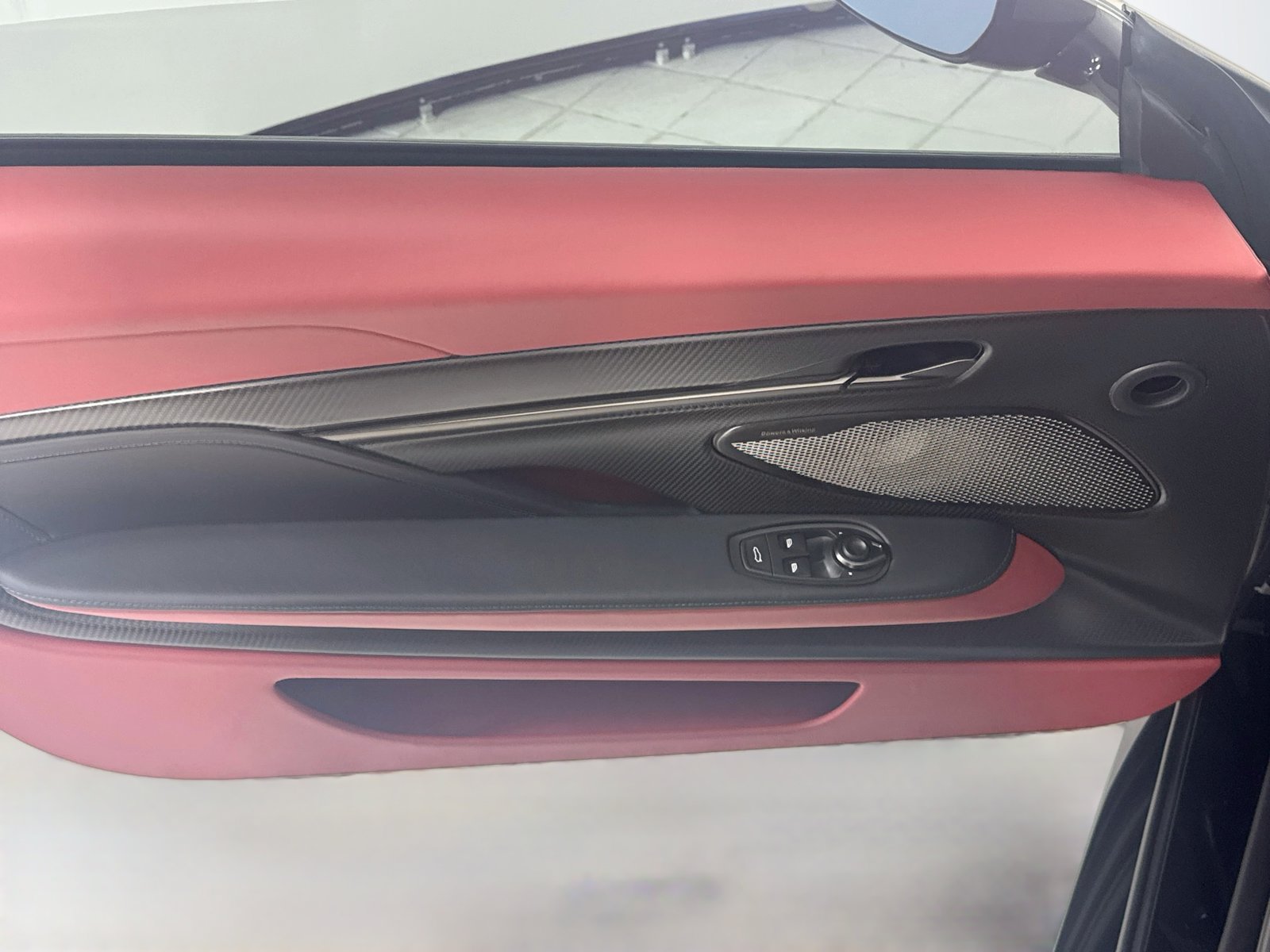 Used 2025 Aston Martin Vanquish RWD image 16