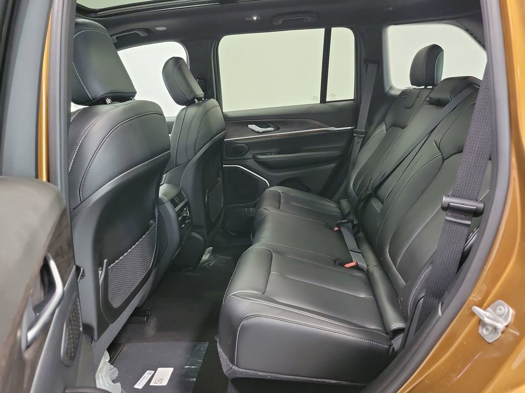 New 2026 Jeep Grand Cherokee Limited w/ Limited Altitude Package AWD/4WD image 8