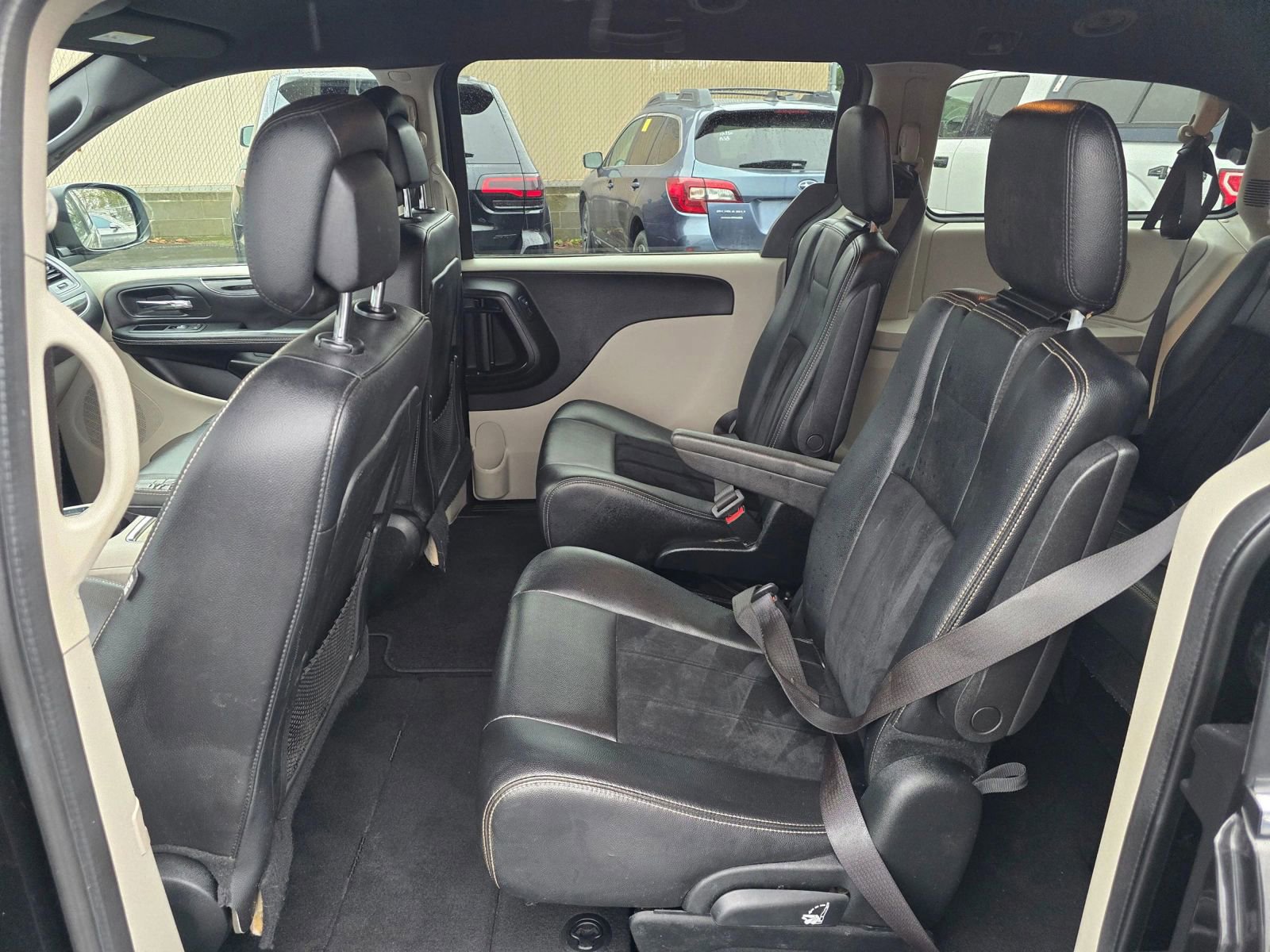 Used 2018 Dodge Grand Caravan SXT FWD image 17