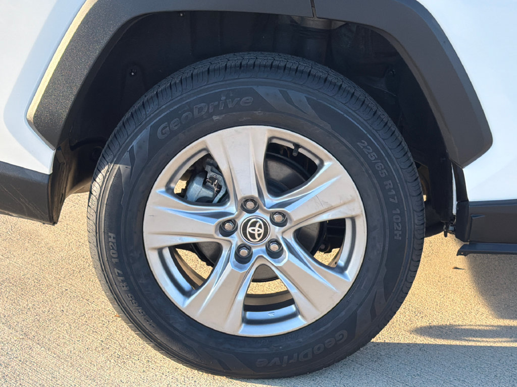 Used 2025 Toyota RAV4 XLE AWD/4WD image 7