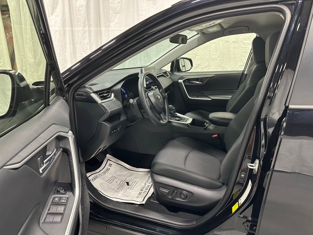 Used 2025 Toyota RAV4 XLE image 10