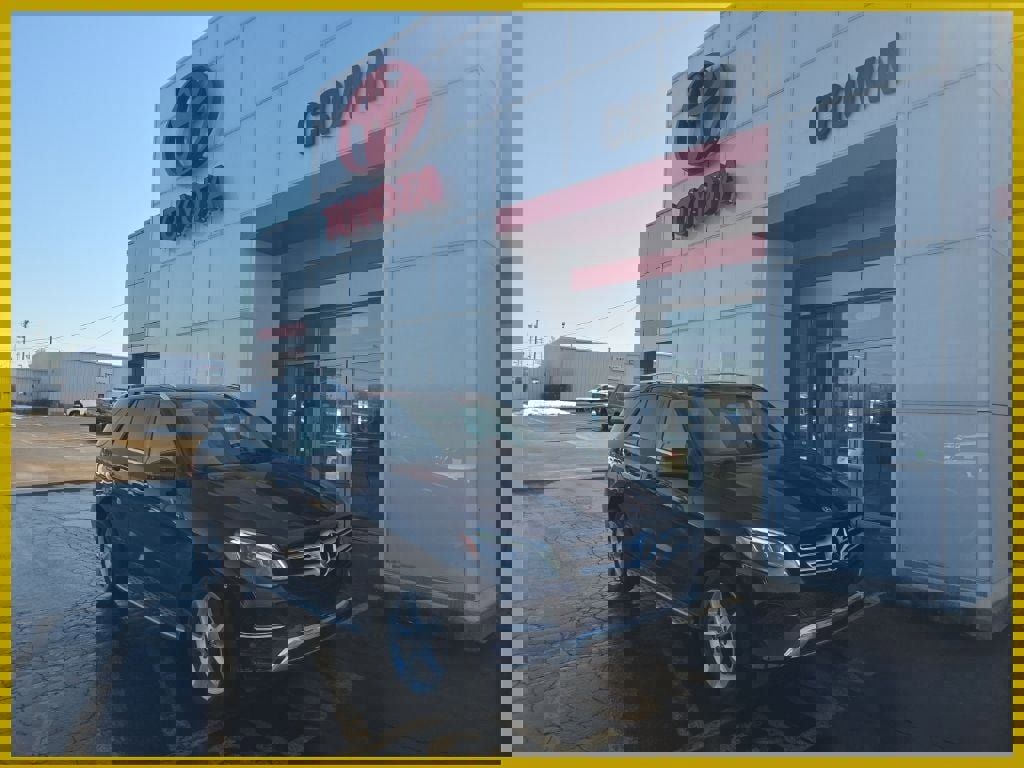 Used 2018 Mercedes-Benz GLE 350 4MATIC w/ Premium 2 Package image 1