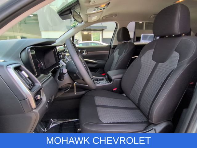 Used 2023 Kia Sorento LX AWD/4WD image 17