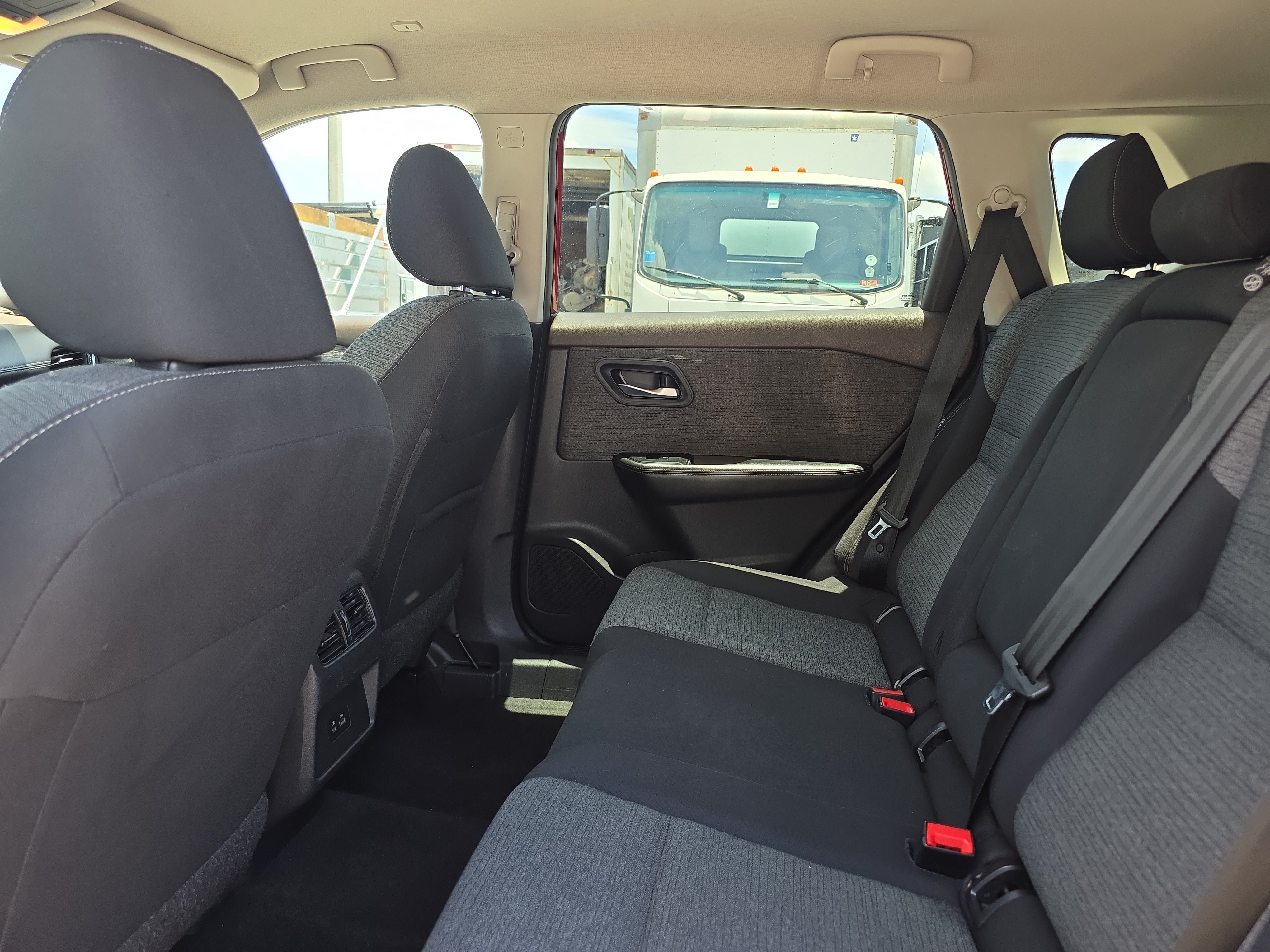 Used 2023 Nissan Rogue SV FWD image 15