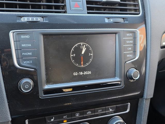 Used 2016 Volkswagen Golf S image 19