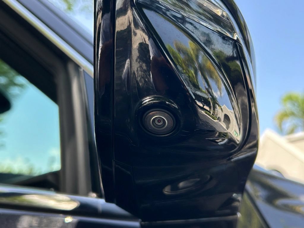Used 2024 GMC Yukon Denali RWD image 41
