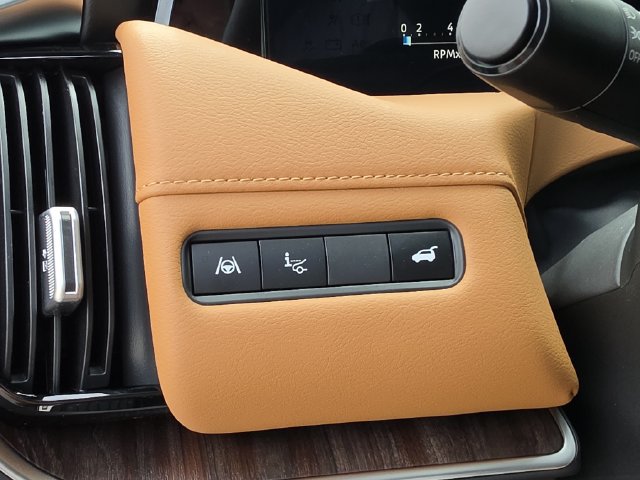 Certified 2025 Nissan Armada Platinum Reserve RWD image 31