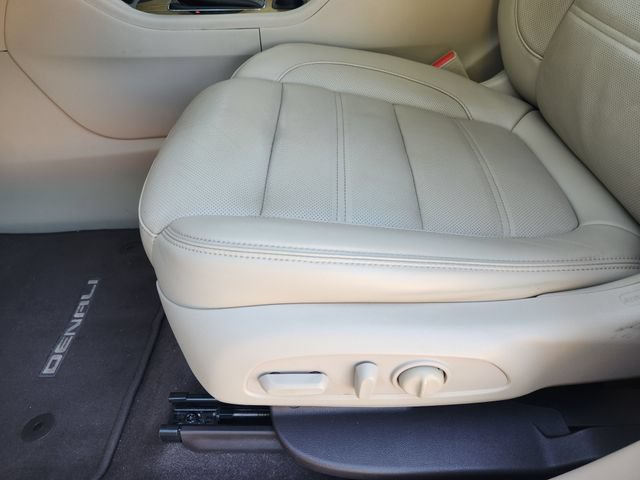 Used 2019 GMC Acadia Denali w/ Technology Package FWD image 24